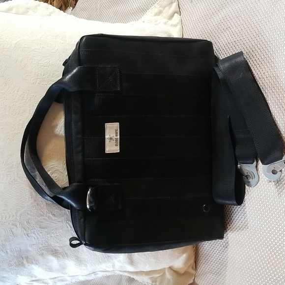 GLOBE HOPE LABTOP BAG WITH ADJUSTABLE STRAPIN BLACK